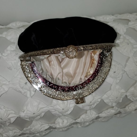 VINTAGE SMALL VELVET CHANGE PURSE TRIMMED IN LUCITE - Picture 2 of 2